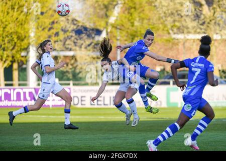 Oostakker, Belgien. April 2021. Marie Minnaert (13) vom Club Brugge, Angel Kerkhove (11) vom Club Brugge, Heleen Jaques (4) von AA Gent während eines weiblichen Fußballspiels zwischen AA Gent Ladies und Club Brugge YLA am dritten Spieltag des Spiels aus 1 in der Saison 2020 - 2021 der belgischen Scooore Womens Super League, freitag, 23. April 2020 in Oostakker, Belgien. FOTO SPORTPIX.BE - STIJN AUDOOREN Quelle: SPP Sport Press Foto. /Alamy Live News Stockfoto