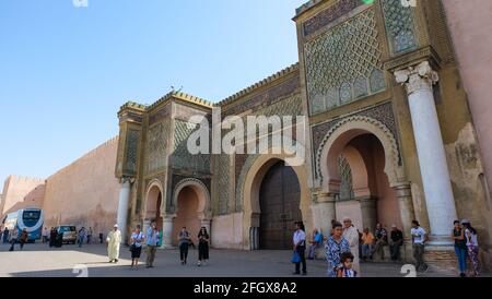 Bab Mansur al-'Alj oder Bab Mansour ist ein monumentales Tor in der Stadt Meknes, Marokko Stockfoto