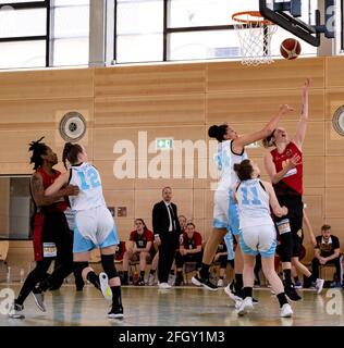 Düsseldorf, Deutschland. April 2021. Allgemeine Spielszene während des Toyota 2. Basketball-Bundesliga Nord zwischen Capitol Bascats Düsseldorf und Rheinland Lions in der Wekita Sportarena in Düsseldorf Credit: SPP Sport Press Foto. /Alamy Live News Stockfoto