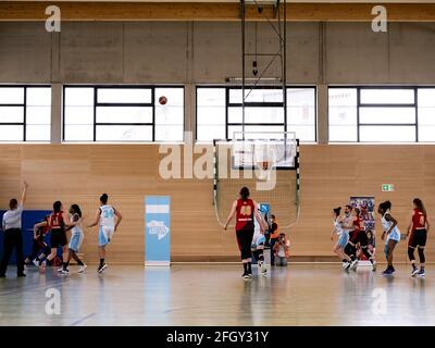 Düsseldorf, Deutschland. April 2021. Allgemeine Spielszene während des Toyota 2. Basketball-Bundesliga Nord zwischen Capitol Bascats Düsseldorf und Rheinland Lions in der Wekita Sportarena in Düsseldorf Credit: SPP Sport Press Foto. /Alamy Live News Stockfoto