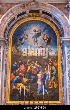 Mosaik im Altar der Verklärung, eine Reproduktion des letzten Gemäldes Raphael (1520) in der Petersbasilika im Vatikan, Rom, Italien. Es dauerte ein Team von si Stockfoto