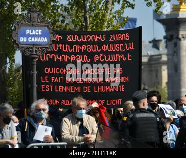 Paris, Frankreich. April 2021. Gedenkfeier und Hommage an die Opfer des Völkermordes an den Armeniern am 24. April 2021 im Komitas-Denkmal in Paris, Frankreich. Foto von Karim Ait Adjedjou/Avenir Pictures/ABACAPRESS.COM Quelle: Abaca Press/Alamy Live News Stockfoto