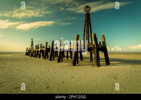 Lytham St Annes Old Pier , im Nordwesten Englands , dass gis nur dort sitzen verrottet. Aufgenommen bei Sonnenaufgang Stockfoto