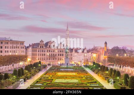 Brüsseler Stadtbild von Monts des Arts bei Dämmerung in Belgien Stockfoto