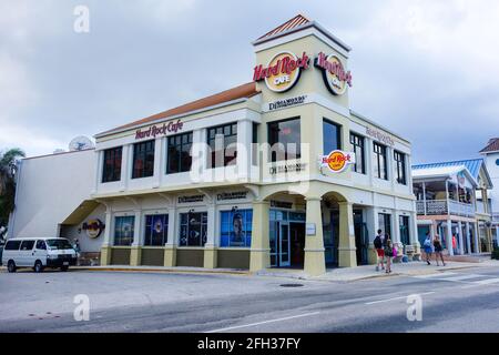 George Town, Cayman Islands, 8. Februar 2012. Hard Rock Cafe an der Hauptstraße von George Town auf den Cayman Islands Stockfoto