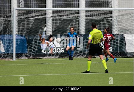 Sara Gama (Juventus-Frauen) während des Italienischen Pokals, Coppa Italia, Halbfinale, 2. Etappe Fußballspiel zwischen Juventus FC und AS Roma am 25. April 2021 im Juventus Training Center in Vinovo, Italien - Foto Nderim Kaceli / DPPI / LiveMedia Stockfoto