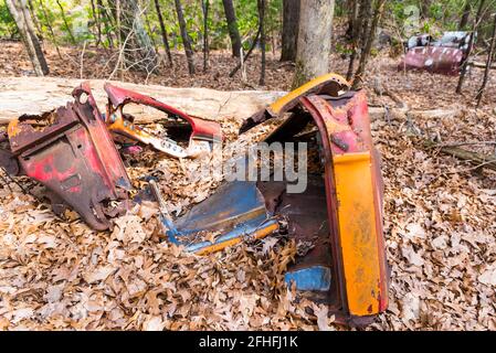 1966 Ford F100 Pickup LKW auf dem alten Bauernhof weggeworfen Trail Stockfoto