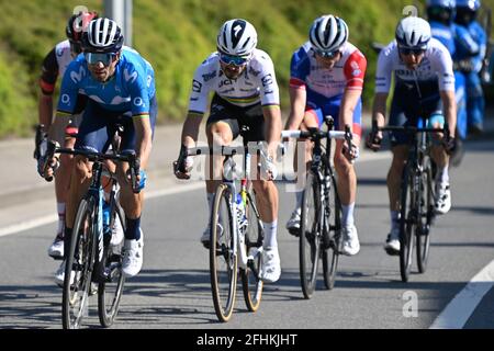 Der Spanier Alejandro Valverde vom Movistar Team und der Franzose Julian Alaphilippe Von Deceuninck - Quick-Step im Einsatz während des Lüttich-Bastogne-Lüttich Stockfoto