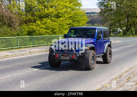 2019 Blue Jeep Wrangler Rubicon 4x4 Offroad, Fahrzeuge bewegen, Autos, Fahrzeug fahren auf britischen Straßen, Motoren, Fahren auf der englischen Autobahn M6 Straßennetz Stockfoto