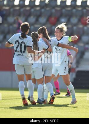 München, Deutschland. April 2021. Chelsea feiert den 1-1 von Melie Leupolz (FC Chelsea 8) Sam Kerr (FC Chelsea 20), Fran Kirby (FC Chelsea 14) Millie, Bright (FC Chelsea 4) während des UEFA Womens Champions League-Spiels zwischen dem FC Bayern München und dem FC Chelsea in München, FC Bayern Campus, Deutschland. Kredit: SPP Sport Pressefoto. /Alamy Live News Stockfoto