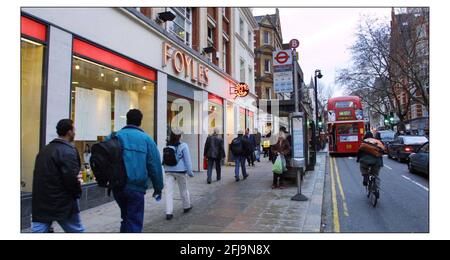 Foyles Buchladen in Charing Cross Road in London.pic David Sandison 22/1/2003 Stockfoto