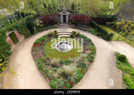 Leeds City Councils Chelsea Show Garden Eintritt 2008 mit dem Titel „The Größter Raum im Haus' und befindet sich jetzt in Die Fachgärten in Roundhay Stockfoto