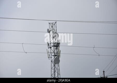 Handy-Turm und bewölkten Himmel . Stockfoto