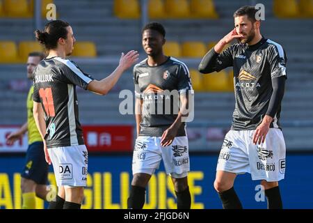 Deinzes Dylan De Belder feiert nach einem Treffer bei einem Fußballspiel zwischen Uniosn Saint-Gilloise und KMSK Deinze am Sonntag, 25. April 2021 in Mecvhel Stockfoto