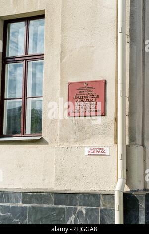 Grodno, Weißrussland - 2. September 2017: Zeichen der Karsky Scientific Library Stockfoto