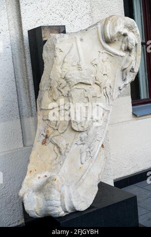 Grodno, Weißrussland - 2. September 2017: Weiße Skulptur mit Kriegern Stockfoto