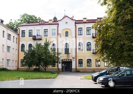 Grodno, Weißrussland - 2. September 2017: Schönes traditionelles Gebäude in Grodno Stockfoto