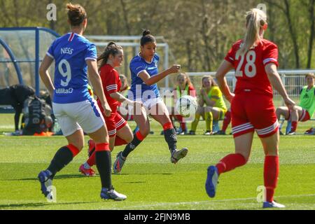 Milngavie, East Dunbartonshire, Schottland. 25. April 2021. Chantelle Schwaby (#31) von Rangers Women FC während der Scottish Building Society Scottish Women's Premier League 1 Fixture Rangers FC gegen Forfar Farmington FC, Rangers Training Complex, Milngavie, East Dunbartonshire. 25/04/2021 Colin Poultney/Alamy Live News Stockfoto