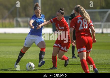 Milngavie, East Dunbartonshire, Schottland. 25. April 2021. Zoe Ness (#9) von Rangers Women FC während der Scottish Building Society Scottish Women's Premier League 1 Fixture Rangers FC gegen Forfar Farmington FC, Rangers Training Complex, Milngavie, East Dunbartonshire. 25/04/2021 Colin Poultney/Alamy Live News Stockfoto