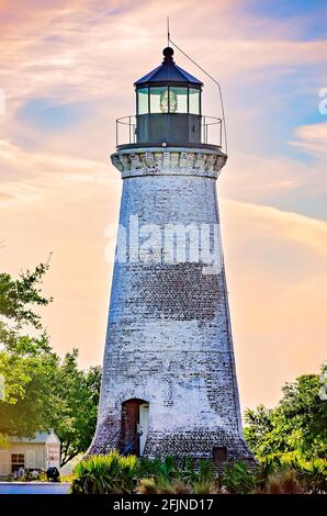 Der Leuchtturm von Round Island ist am 22. April 2021 in Pascagoula, Mississippi, abgebildet. Stockfoto