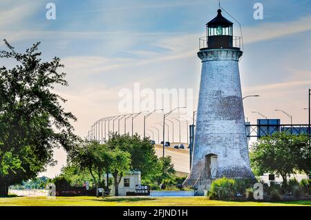 Der Leuchtturm von Round Island ist am 22. April 2021 in Pascagoula, Mississippi, abgebildet. Stockfoto