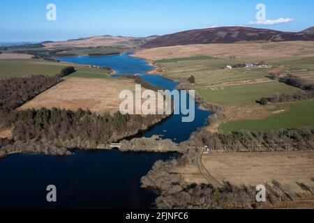 Luftaufnahme der Stauseen Threipmuir und Harlaw im Pentland Hills Regional Park, Balerno, Schottland, Großbritannien. Stockfoto