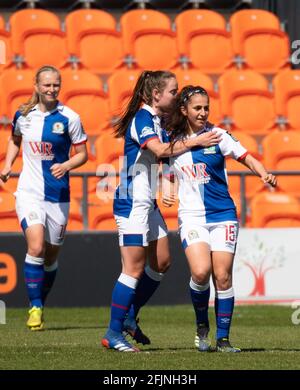 London, Großbritannien. April 2021. Blackburn Rovers Ladies Maria Edwards Nr. 15, nachdem sie am 25. April 2021 beim FA Women's Championship-Spiel zwischen London Bees und Blackburn Rovers Women im Hive, London, England, das erste Tor für ihr Team erzielt hatte. Foto von Andrew Aleksiejczuk/Prime Media Images. Quelle: Prime Media Images/Alamy Live News Stockfoto