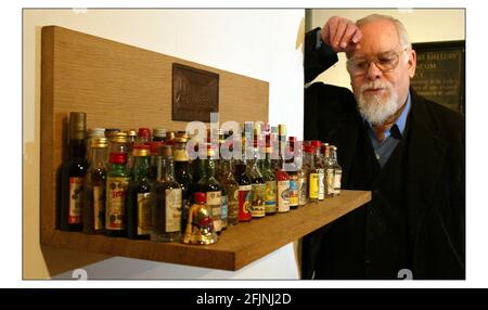 Sir PeterBlake stellte London.in in der Londoner Institutsgalarie aus PIC mit Still Life - dann und wissen für Damien (hurst) Bild David Sandison 10/11/2003 Stockfoto