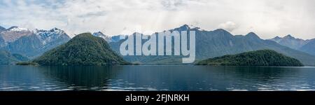 Wunderschöne Berglandschaft rund um den See Te Anau, Südinsel Neuseelands Stockfoto