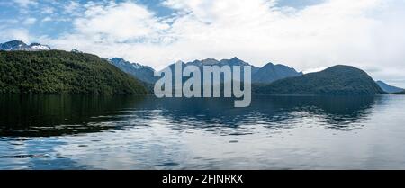 Wunderschöne Berglandschaft rund um den See Te Anau, Südinsel Neuseelands Stockfoto