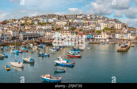 Blick über Brixham an der Küste von Torbay, England Stockfoto