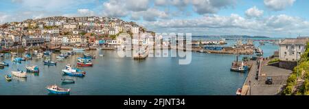 Panorama von Brixham an der Küste von Torbay, England, Großbritannien Stockfoto
