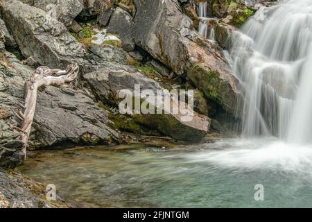 Cascada da Bernina Wasserfall am Morteratschgletscher im Herbst, Engadin, Graubünden, Schweiz Stockfoto
