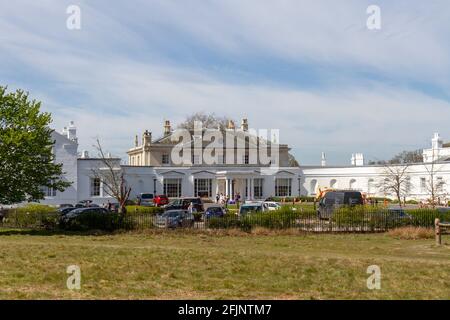 Die Royal Ballet School (White Lodge) im frühen Frühjahr im Richmond Park, London, Großbritannien. Stockfoto