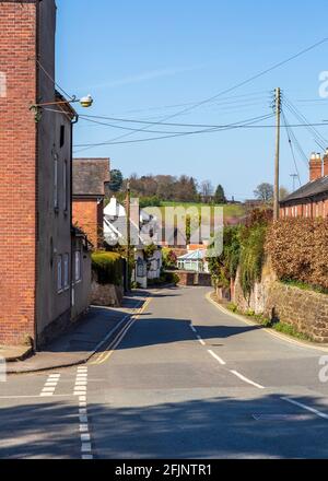 Church Road Blick auf die Straße in Belbroughton in der Nähe von Bromsgrove, Worcestershire. Stockfoto