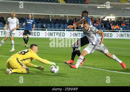 BERGAMO, ITALIEN - 25. APRIL: Lukasz Skorupski vom FC Bologna rettet sich während des Serie-A-Spiels zwischen Atalanta Bergamo und Bologna im Gewiss-Stadion am 25. April 2021 in Bergamo, Italien (Foto: Ciro Santangelo/Orange Picches) Stockfoto