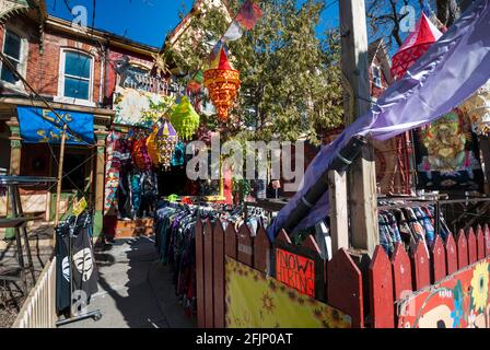 Ein gebrauchter Bekleidungsladen im Kensington Market in Toronto Stockfoto