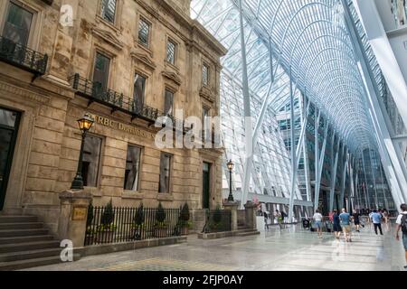 Die dramatische lichtdurchfluteten Innenraum des Brookfield Place ein Büro und Businesscenter, entworfen vom spanischen Architekten Santiago Calatrava in Toronto Stockfoto