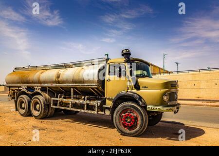 Vintage Mercedes-Benz Wassertanker - Aussichten Stockfoto