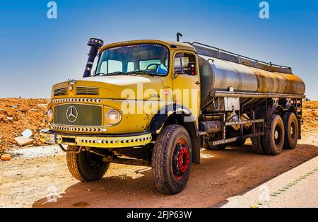 Vintage Mercedes-Benz Wassertanker - Aussichten Stockfoto