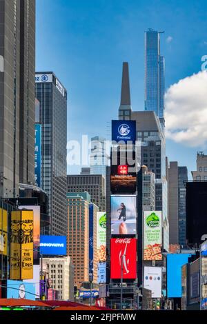 Bunte Werbung elektronisch Bildschirme in Times Sq., New York City, USA Stockfoto