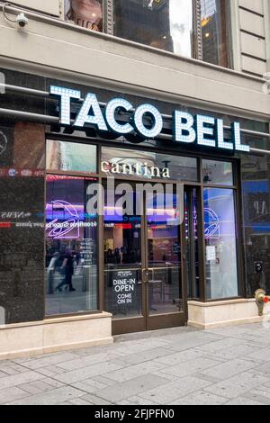 Taco Bell eröffnet ‘digital only’ Restaurant am Times Square, das Alkohol serviert, NYC, USA Stockfoto