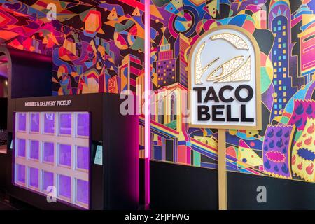 Taco Bell eröffnet ‘digital only’ Restaurant am Times Square, das Alkohol serviert, NYC, USA Stockfoto