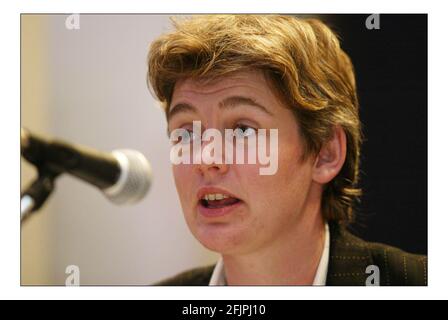 The Independent Fringe Meeting mit den Rednern David Miliband, Ruth Kelly und Ed Balls unter dem Vorsitz von Steve Richards beim Labor Party Conf. In Brighton.pic David Sandison 26/9/2005 Stockfoto