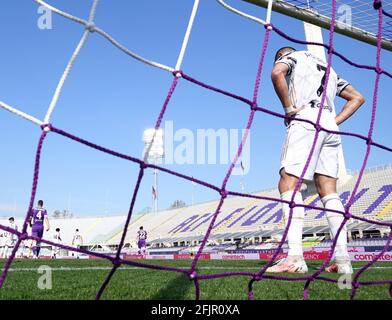 Florenz, Italien. April 2021. Cristiano Ronaldo des FC Juventus reagiert während einer Serie EINES Fußballspiels zwischen Fiorentina und dem FC Juventus in Florenz, Italien, am 25. April 2021. Quelle: Federico Tardito/Xinhua/Alamy Live News Stockfoto