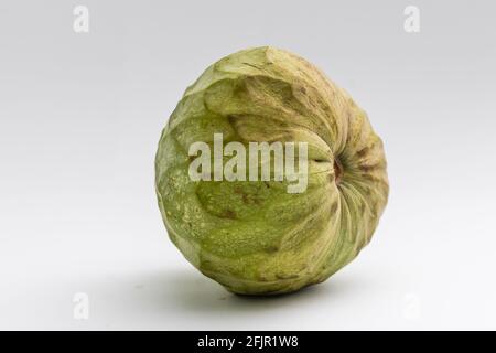 Custard Apple oder Cherimoya isoliert auf weiss Stockfoto