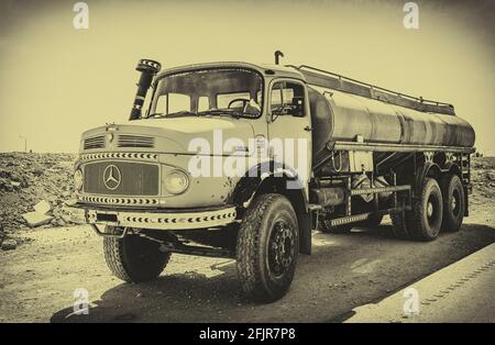 Vintage Mercedes-Benz Wassertanker - Aussichten Stockfoto