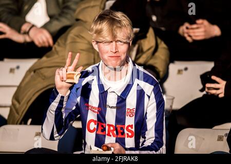 Aarhus, Dänemark. April 2021. Fußballfans der AGF sind wieder im Ceres Park, um das 3F Superliga-Spiel zwischen Aarhus GF und dem FC Kopenhagen in Aarhus zu besuchen. (Foto: Gonzales Photo/Alamy Live News Stockfoto