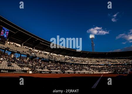 Aarhus, Dänemark. April 2021. Fußballfans der AGF sind wieder im Ceres Park, um das 3F Superliga-Spiel zwischen Aarhus GF und dem FC Kopenhagen in Aarhus zu besuchen. (Foto: Gonzales Photo/Alamy Live News Stockfoto