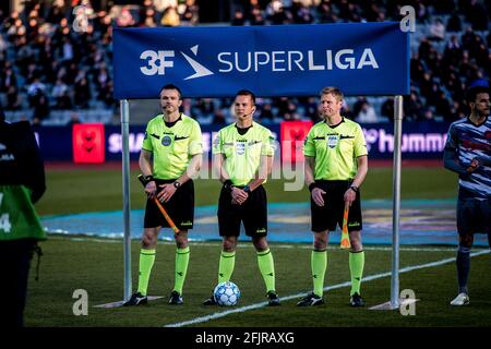 Aarhus, Dänemark. April 2021. Schiedsrichter Morten Krogh beim 3F Superliga-Spiel zwischen Aarhus GF und FC Copenhagen im Ceres Park in Aarhus. (Foto: Gonzales Photo/Alamy Live News Stockfoto